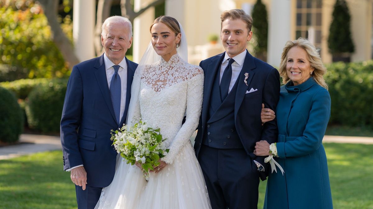 V Bílém domě proběhla svatba Bidenovy vnučky